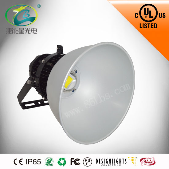 LED塔吊燈應用于香港現代貨柜碼頭