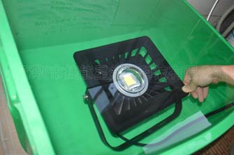  LED泛光燈FS300防水試驗